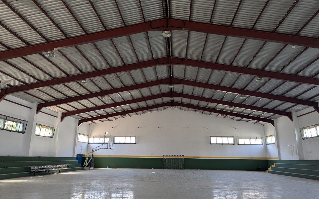 ADJUDICACIÓN DE REHABILITACIÓN DE PABELLÓN DE DEPORTES Y PISTA DEPORTIVA TORREMOLINO